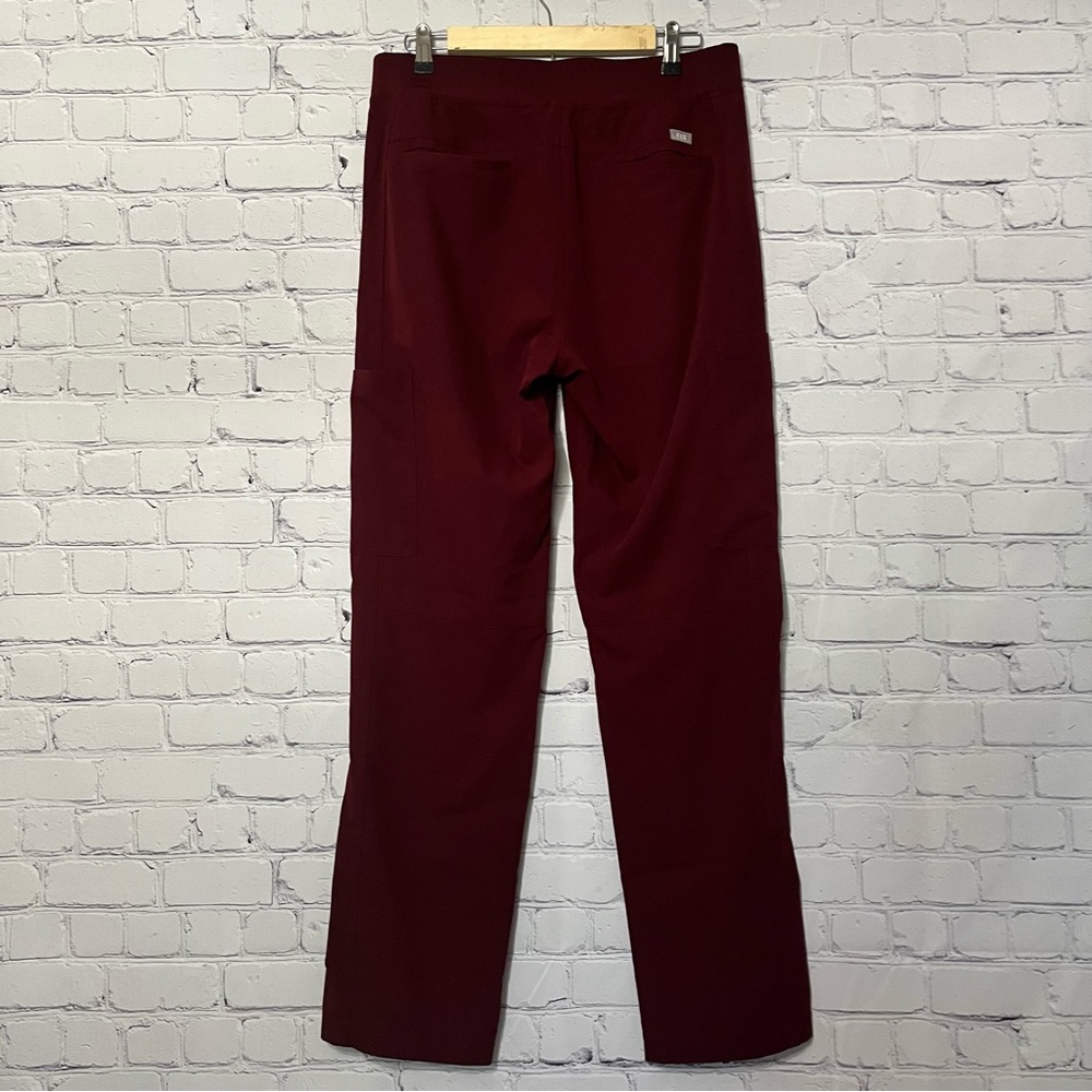 Figs Burgundy Cargo Scrubs Pants Men’s Size Medium